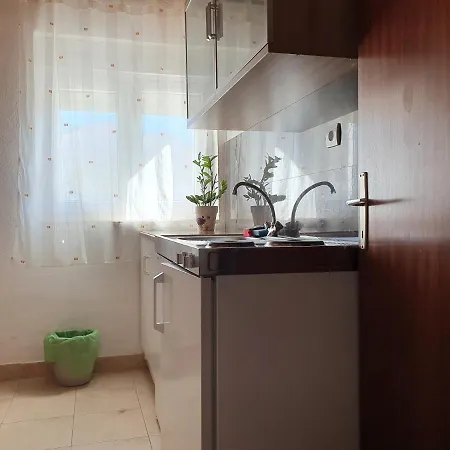 Pansion Iva بيت ضيافة أوميس