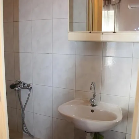 بيت ضيافة Pansion Iva أوميس