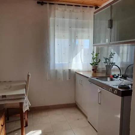 بيت ضيافة Pansion Iva أوميس